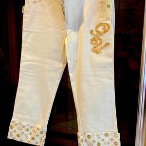 White capris jeans